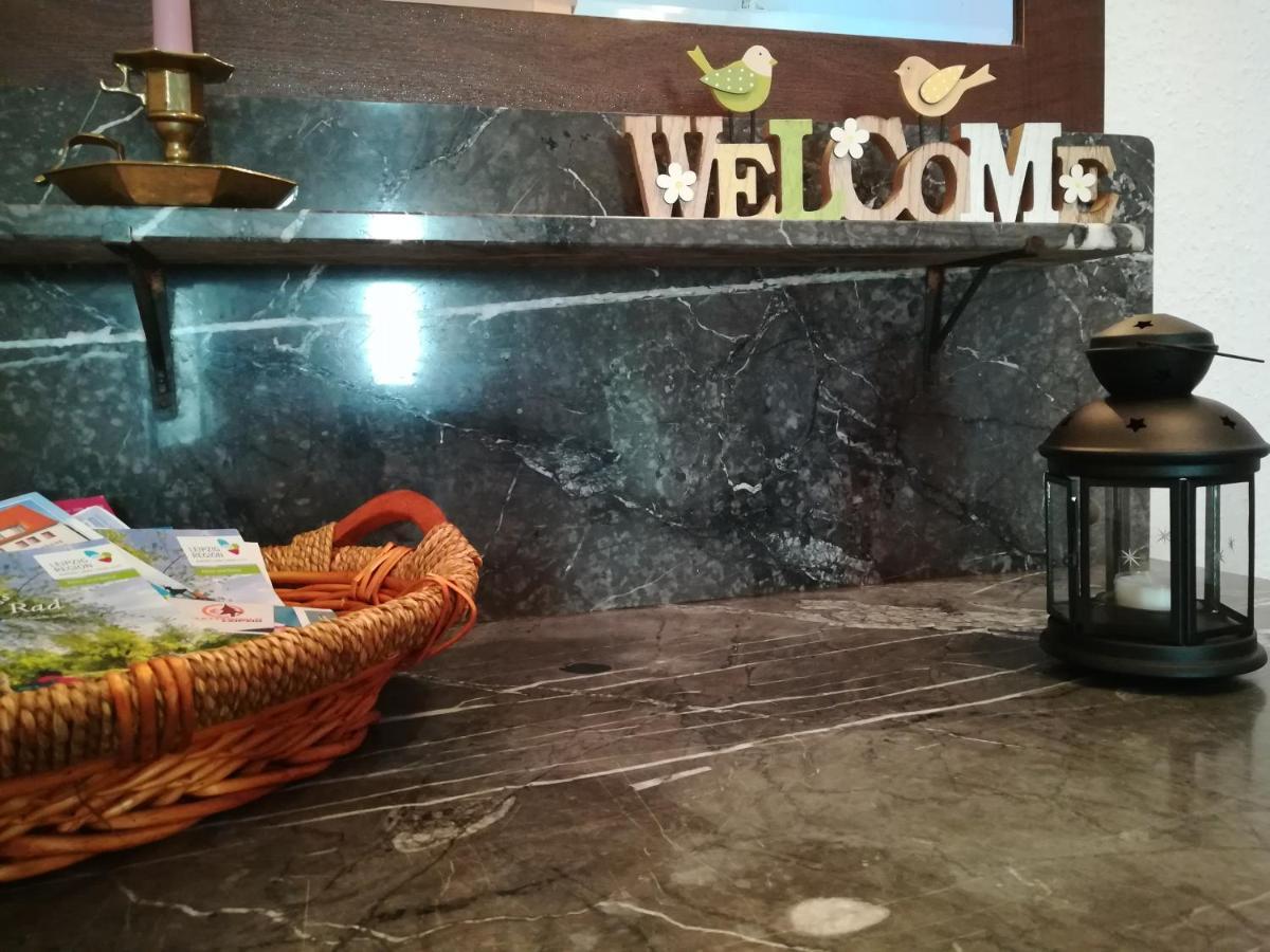 Ferienwohnung Am Park Pegau Ngoại thất bức ảnh
